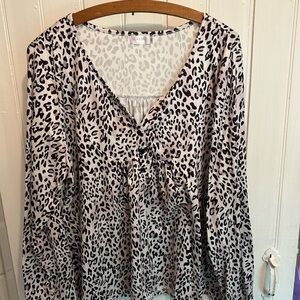 (3/$20) Halife 3x Black and Gray cheetah Long sleeve vneck top Blouse